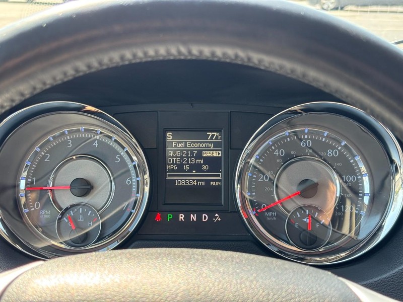 Chrysler Town & Country Vehicle Full-screen Gallery Image 20