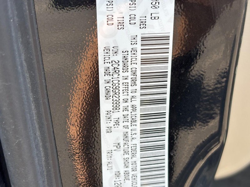 Chrysler Town & Country Vehicle Full-screen Gallery Image 24