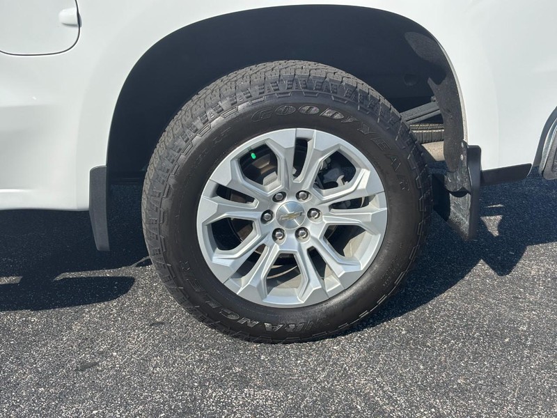 Chevrolet Silverado 1500 Vehicle Full-screen Gallery Image 9