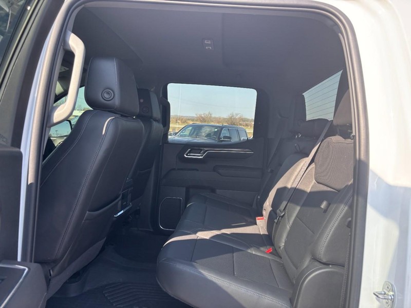 Chevrolet Silverado 1500 Vehicle Full-screen Gallery Image 10