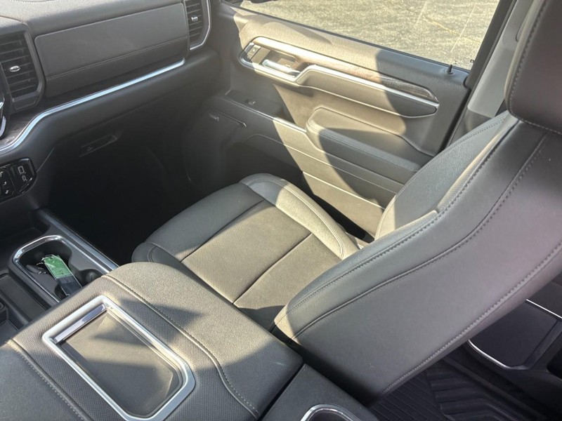 Chevrolet Silverado 1500 Vehicle Full-screen Gallery Image 14