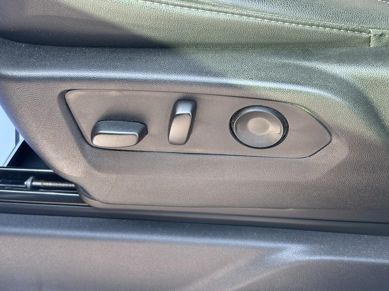 Chevrolet Silverado 1500 Vehicle Full-screen Gallery Image 15