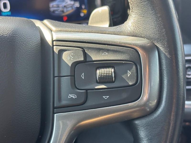 Chevrolet Silverado 1500 Vehicle Full-screen Gallery Image 18