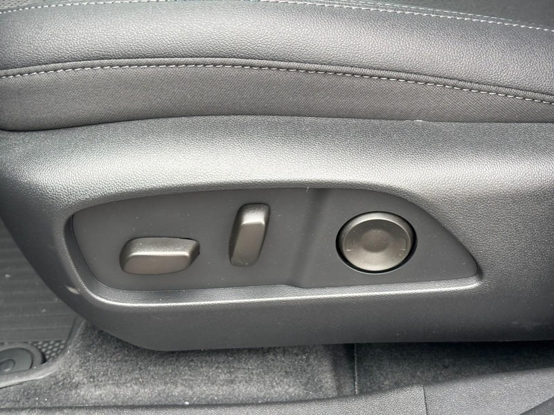 Chevrolet Equinox Vehicle Full-screen Gallery Image 10