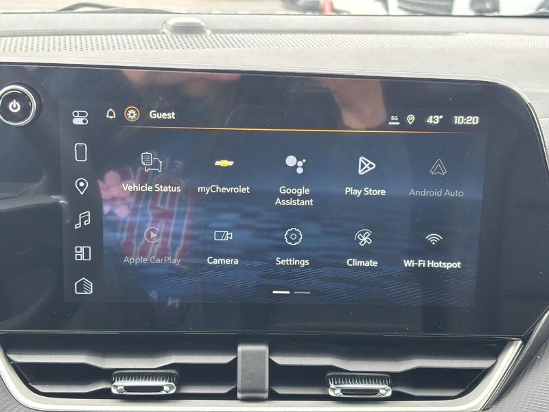 Chevrolet Equinox Vehicle Full-screen Gallery Image 15