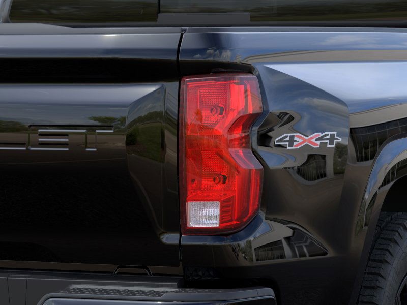 Chevrolet Colorado Vehicle Full-screen Gallery Image 11