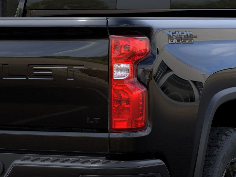 Chevrolet Silverado 2500HD Vehicle Full-screen Gallery Image 11