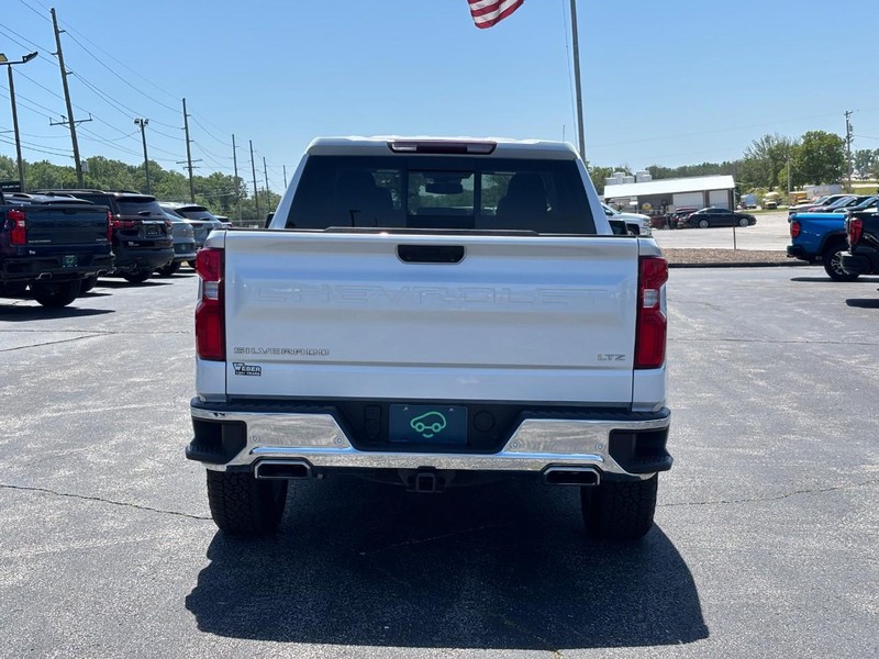 Chevrolet Silverado 1500 Vehicle Full-screen Gallery Image 4
