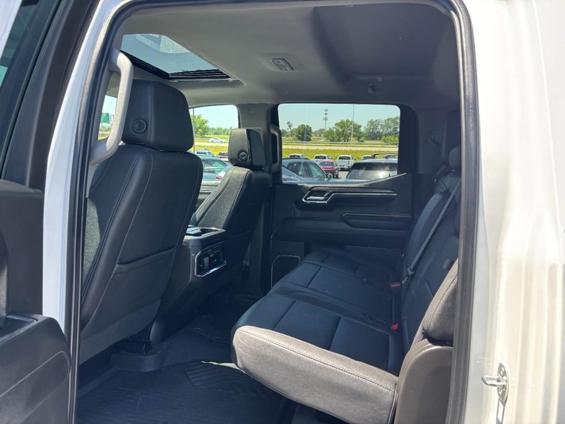 Chevrolet Silverado 1500 Vehicle Full-screen Gallery Image 10