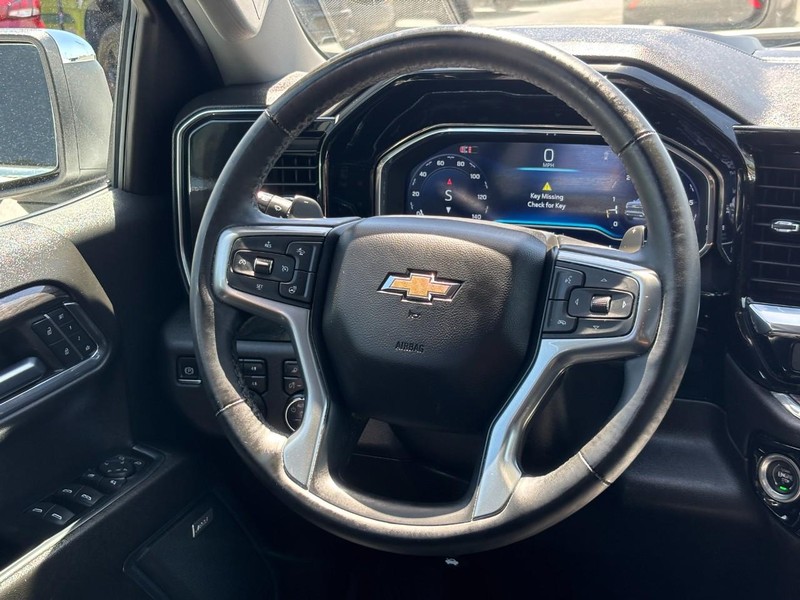 Chevrolet Silverado 1500 Vehicle Full-screen Gallery Image 12