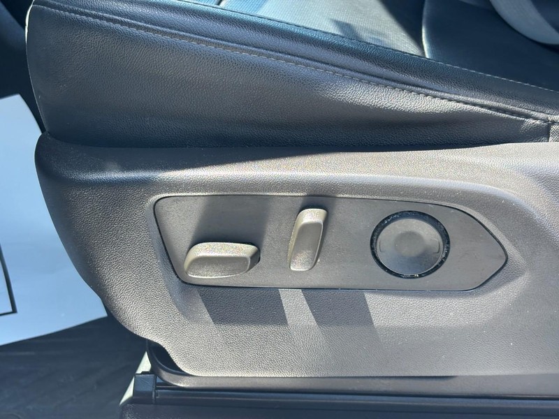 Chevrolet Silverado 1500 Vehicle Full-screen Gallery Image 15