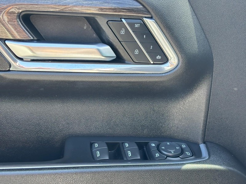 Chevrolet Silverado 1500 Vehicle Full-screen Gallery Image 16
