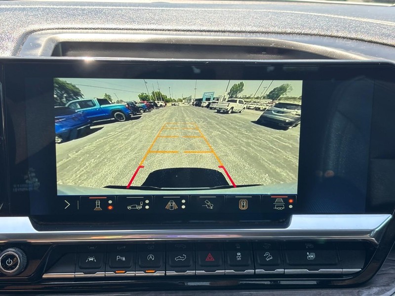 Chevrolet Silverado 1500 Vehicle Full-screen Gallery Image 21