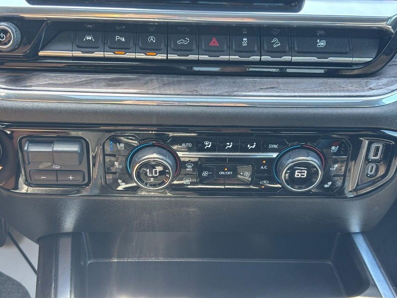 Chevrolet Silverado 1500 Vehicle Full-screen Gallery Image 22