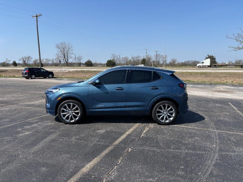 Buick Encore GX Vehicle Full-screen Gallery Image 2