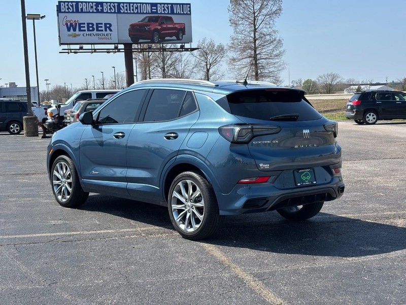 Buick Encore GX Vehicle Full-screen Gallery Image 3
