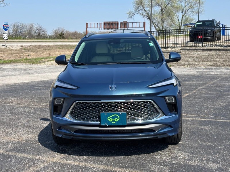 Buick Encore GX Vehicle Full-screen Gallery Image 8