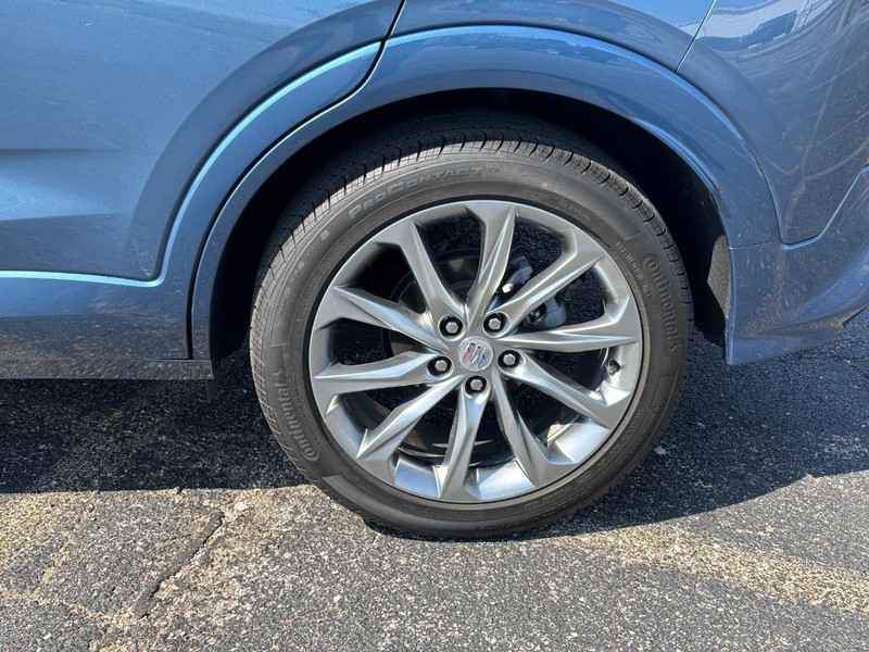 Buick Encore GX Vehicle Full-screen Gallery Image 9