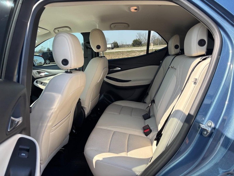 Buick Encore GX Vehicle Full-screen Gallery Image 10