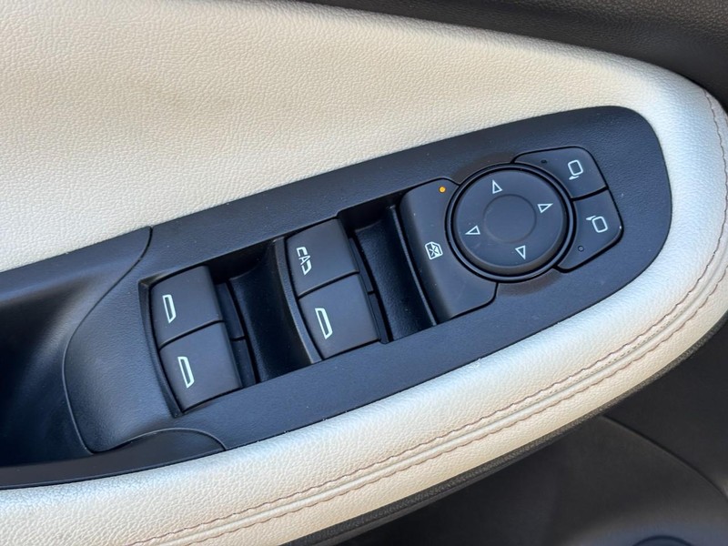 Buick Encore GX Vehicle Full-screen Gallery Image 16