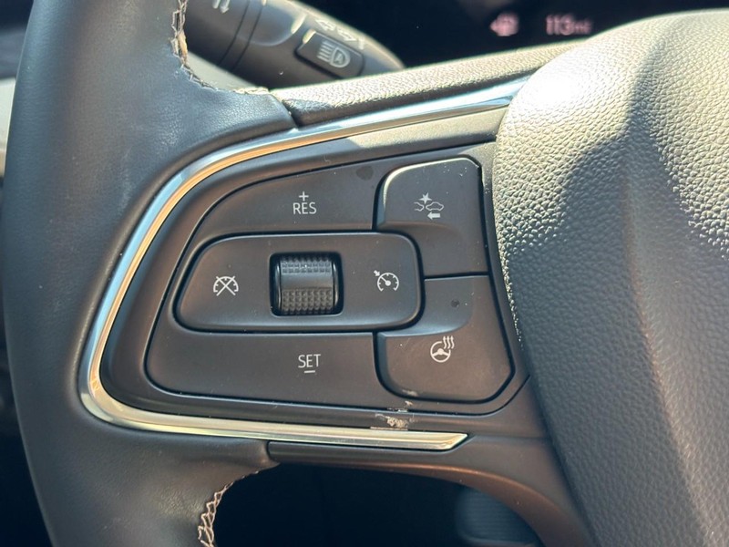 Buick Encore GX Vehicle Full-screen Gallery Image 17