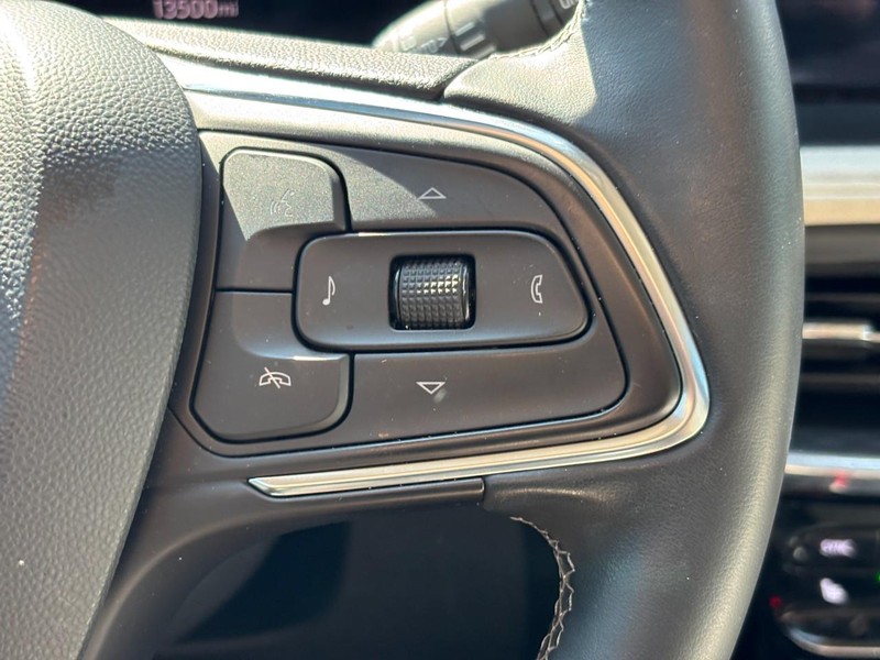 Buick Encore GX Vehicle Full-screen Gallery Image 18