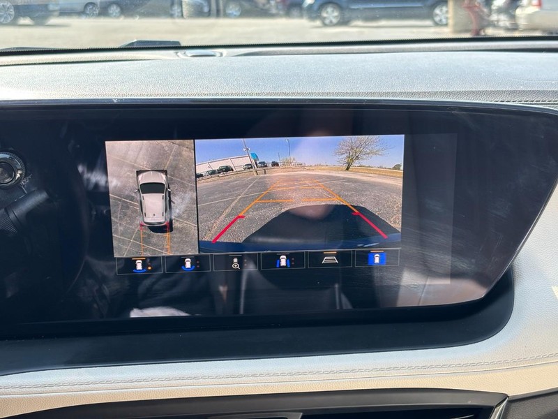 Buick Encore GX Vehicle Full-screen Gallery Image 21