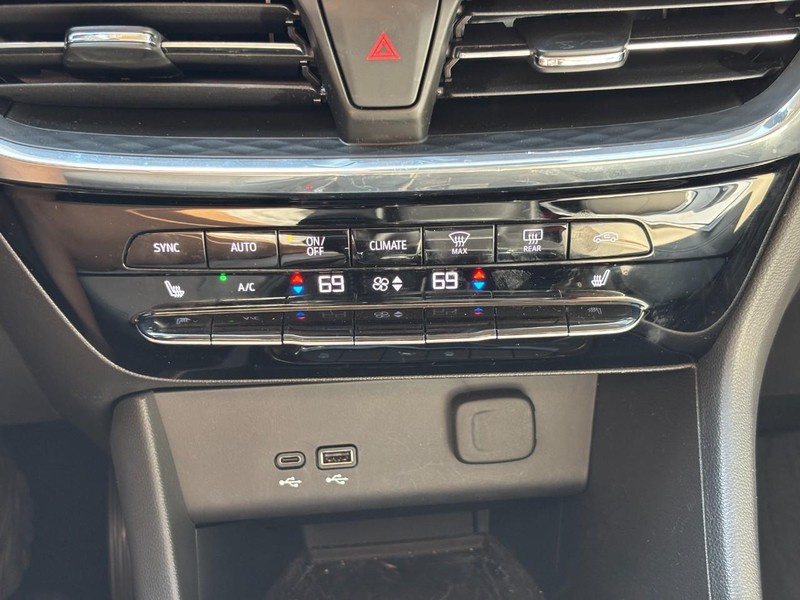 Buick Encore GX Vehicle Full-screen Gallery Image 22