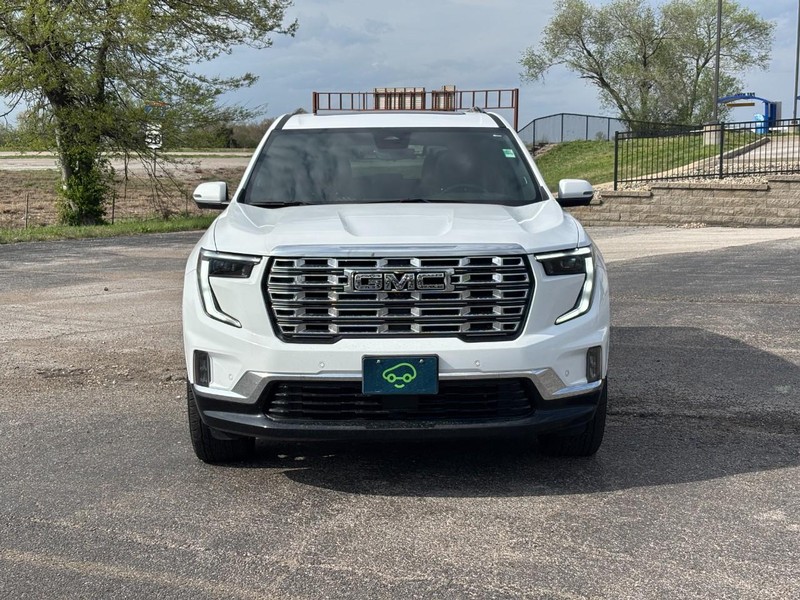 GMC Acadia Vehicle Full-screen Gallery Image 08