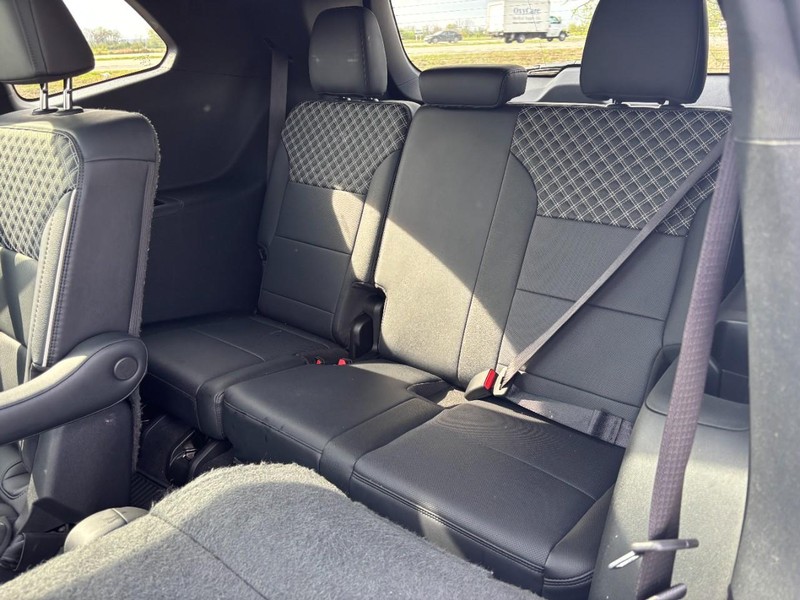 GMC Acadia Vehicle Full-screen Gallery Image 10