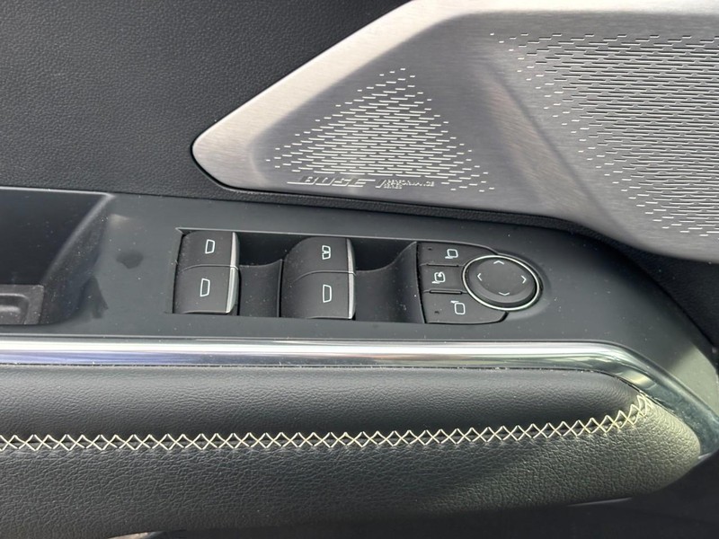 GMC Acadia Vehicle Full-screen Gallery Image 17