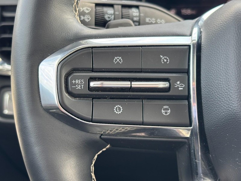 GMC Acadia Vehicle Full-screen Gallery Image 18