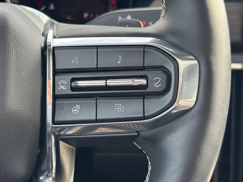 GMC Acadia Vehicle Full-screen Gallery Image 19