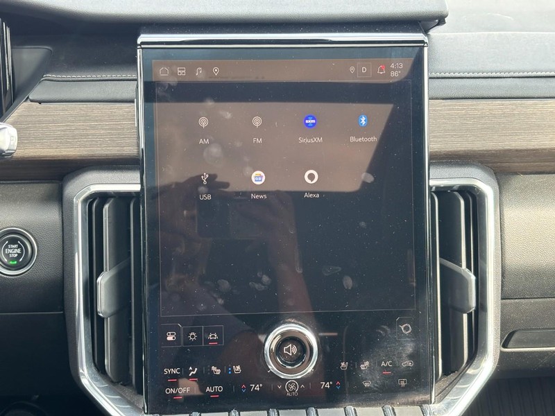 GMC Acadia Vehicle Full-screen Gallery Image 21