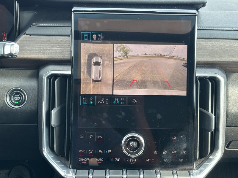 GMC Acadia Vehicle Full-screen Gallery Image 22