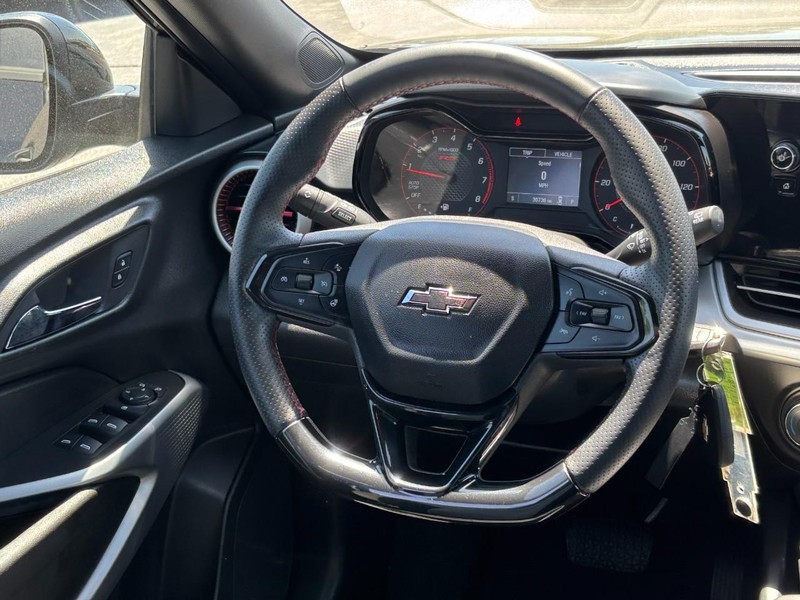 Chevrolet Trax Vehicle Full-screen Gallery Image 12