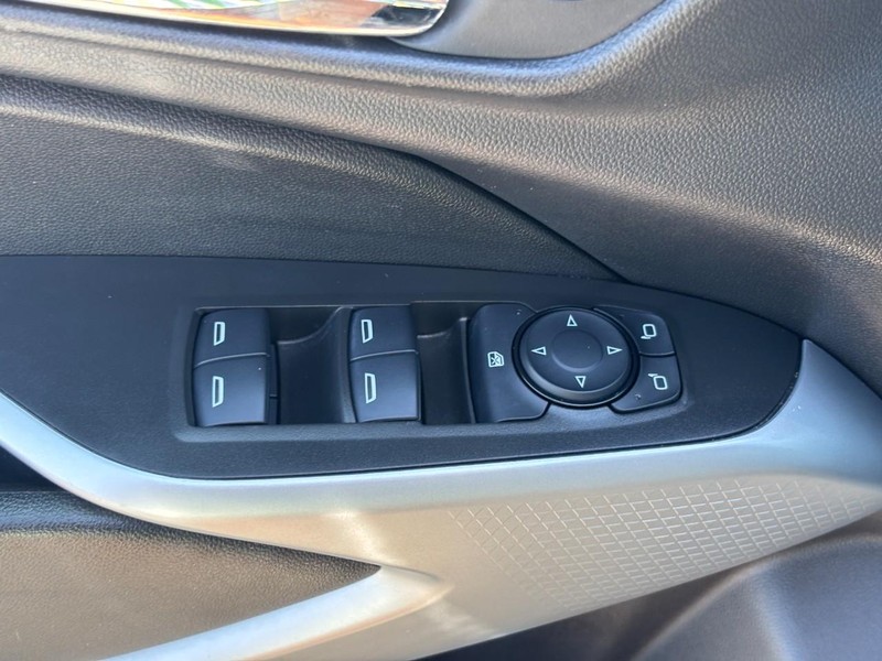 Chevrolet Trax Vehicle Full-screen Gallery Image 16