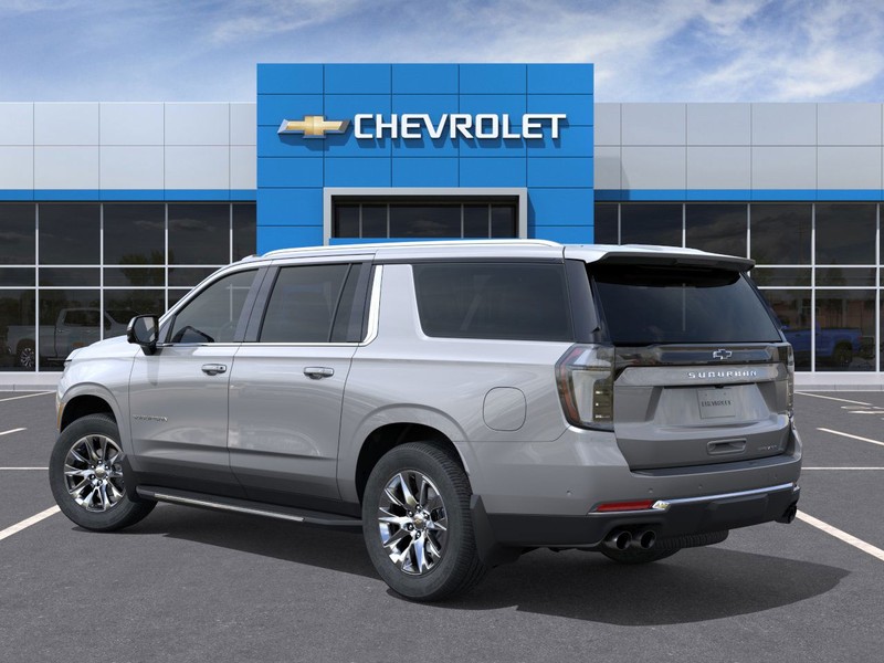 Chevrolet Suburban Vehicle Full-screen Gallery Image 3