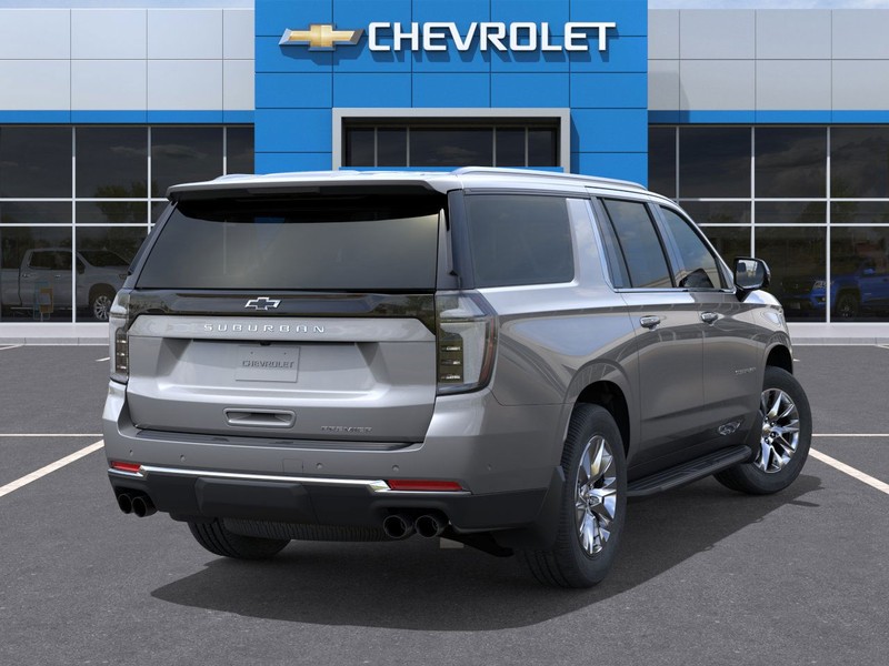 Chevrolet Suburban Vehicle Full-screen Gallery Image 4