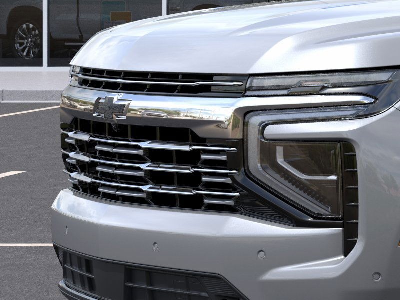 Chevrolet Suburban Vehicle Full-screen Gallery Image 13