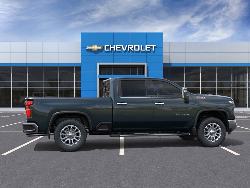 Chevrolet Silverado 2500HD Vehicle Full-screen Gallery Image 5