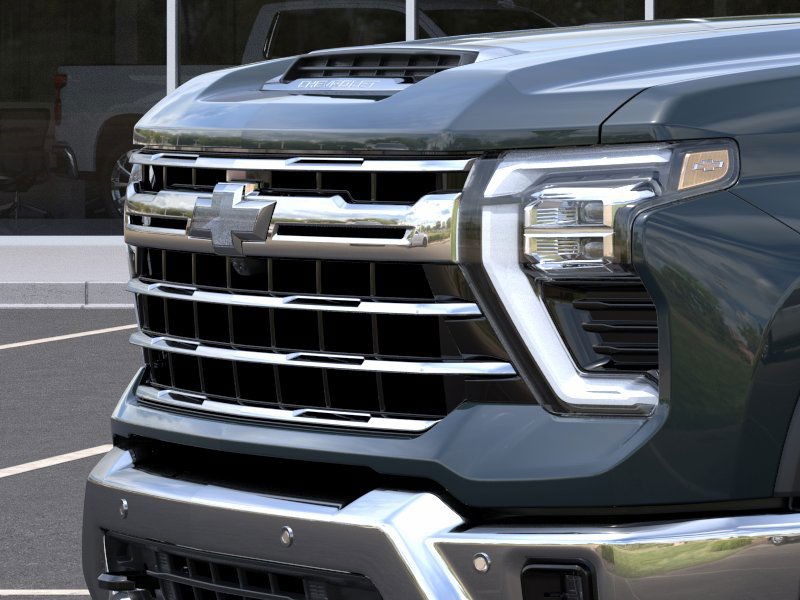 Chevrolet Silverado 2500HD Vehicle Full-screen Gallery Image 13