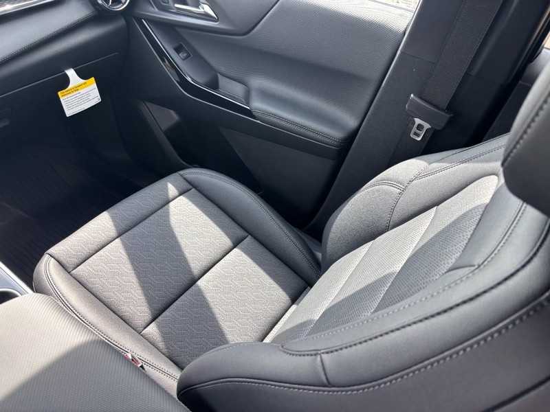 Chevrolet Equinox Vehicle Full-screen Gallery Image 9
