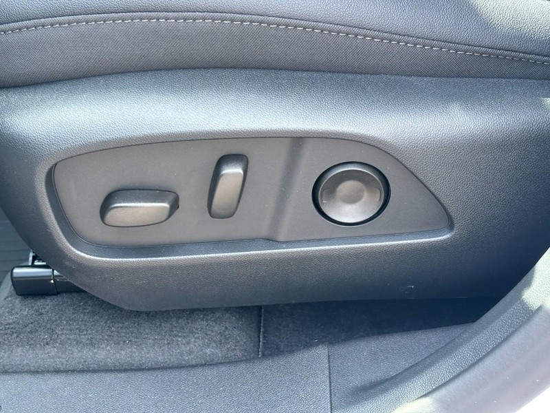 Chevrolet Equinox Vehicle Full-screen Gallery Image 10