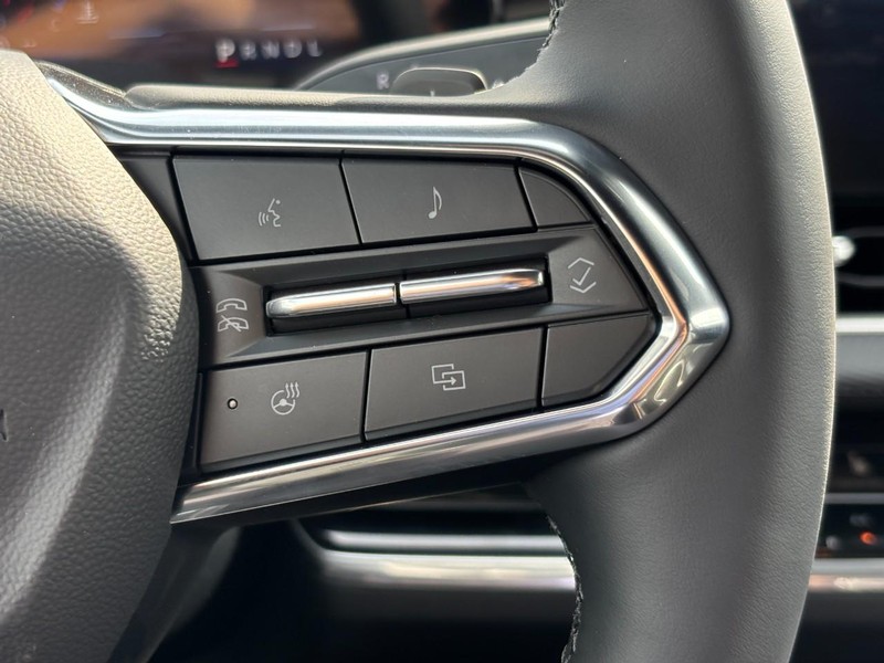 Chevrolet Equinox Vehicle Full-screen Gallery Image 13