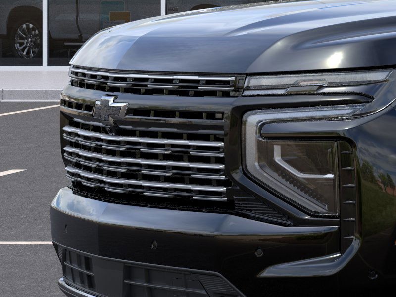 Chevrolet Suburban Vehicle Full-screen Gallery Image 13