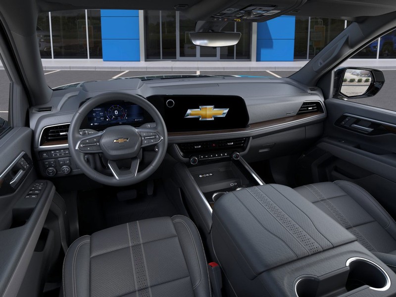 Chevrolet Suburban Vehicle Full-screen Gallery Image 15