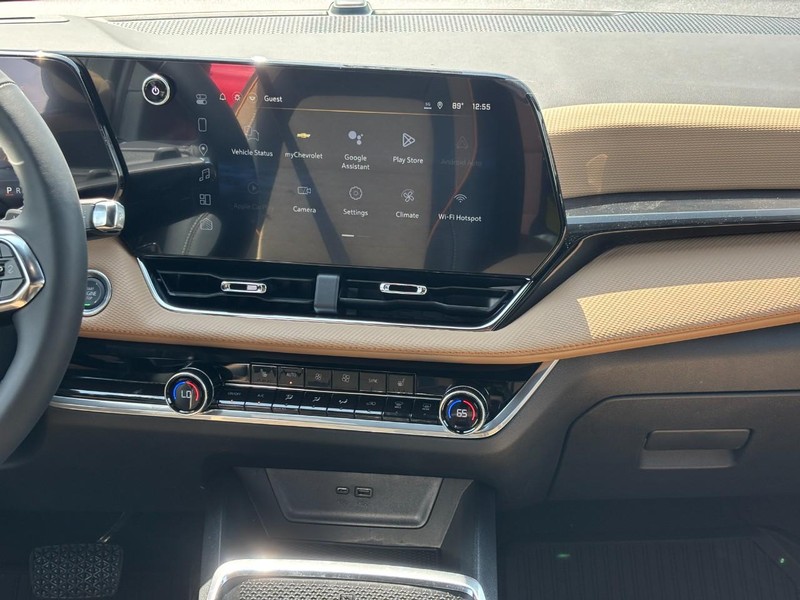 Chevrolet Equinox Vehicle Full-screen Gallery Image 8