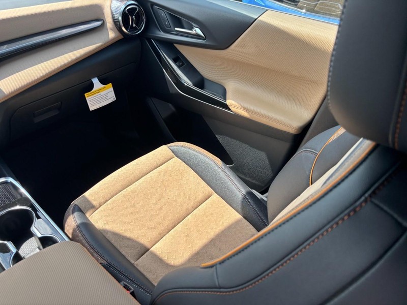 Chevrolet Equinox Vehicle Full-screen Gallery Image 9