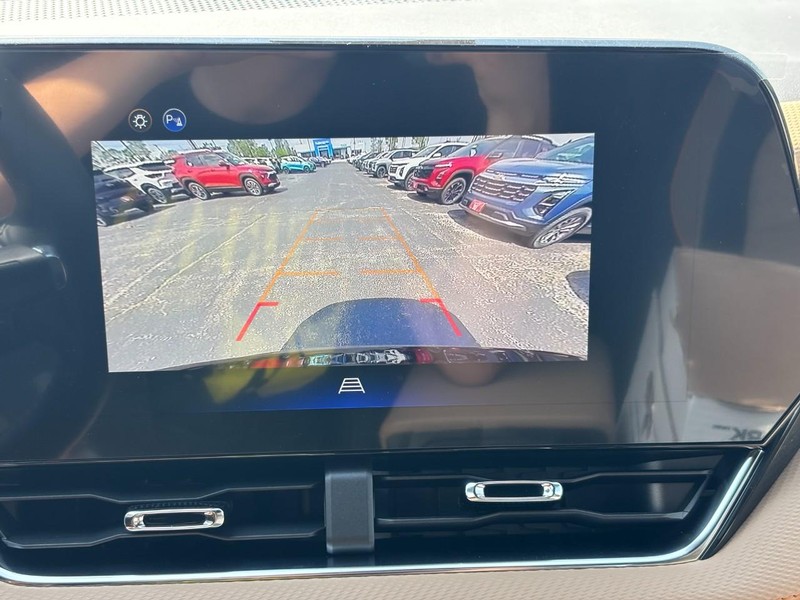 Chevrolet Equinox Vehicle Full-screen Gallery Image 17